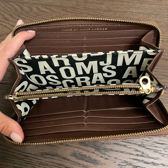 Marc by Marc Jacobs Wallet - Picture 3 of 7